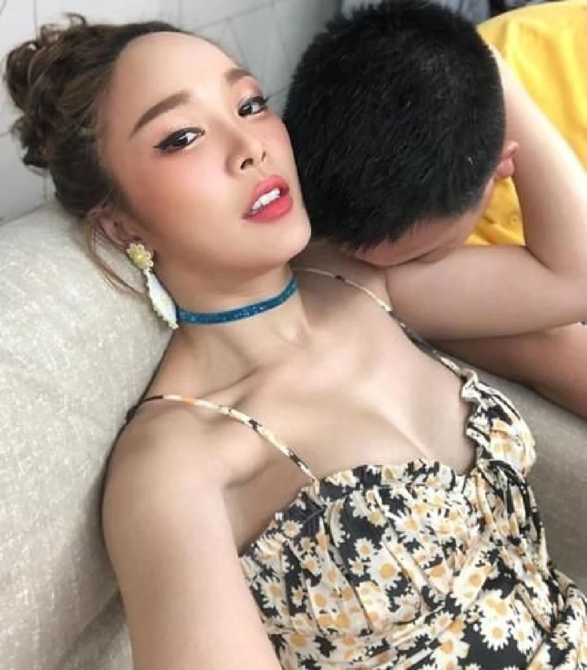 ค่อยๆเปิดทีละนิด! หญิงแย้ โชว์หวานกอดคู่หมั้นผู้กองก่อนไปทำงาน