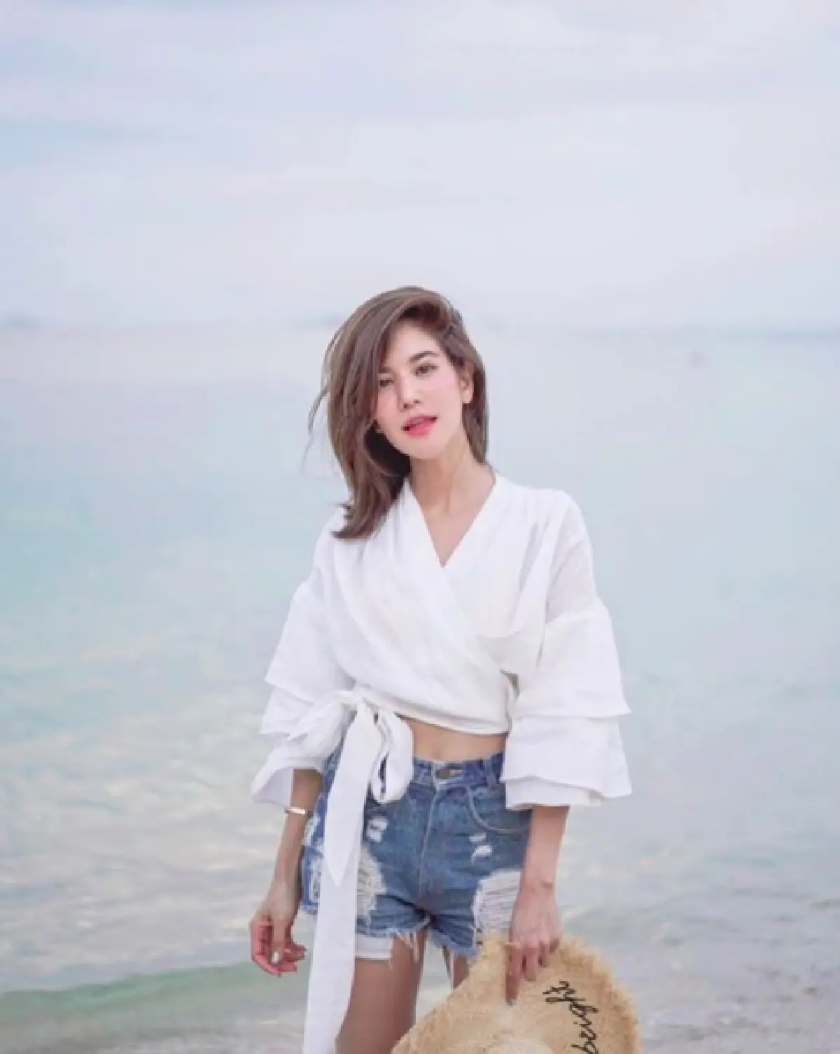 “ตูน-ก้อย” พร้อมแท็กทีมงาน “ก้าวคนละก้าว” รวมตัวครบรอบหนึ่งปี พากันเที่ยวทะเลเกาะเสม็ด