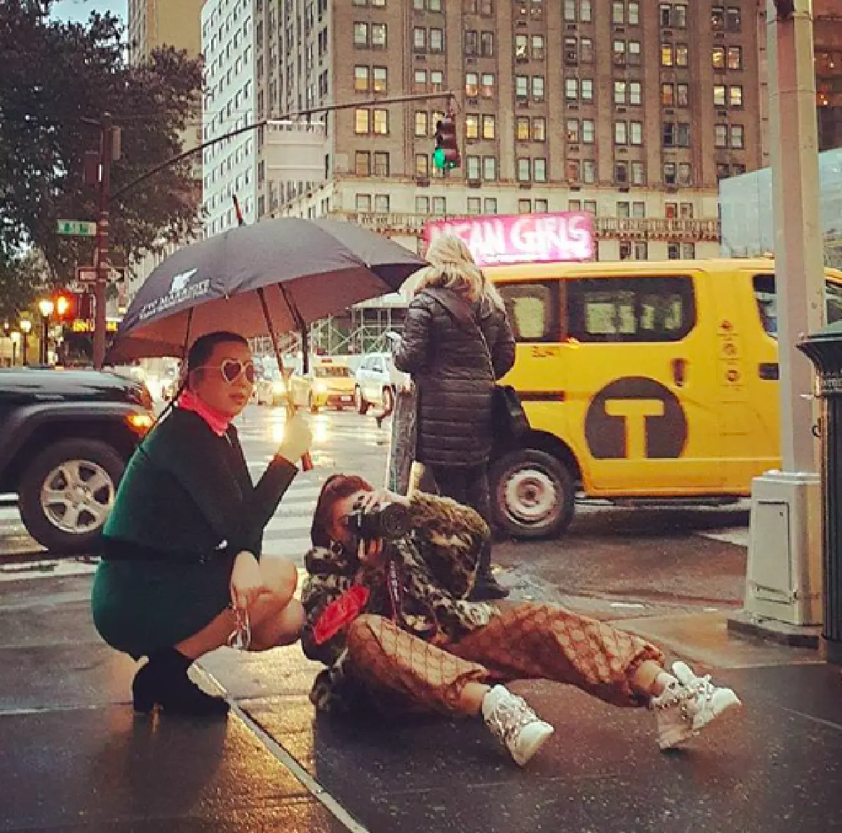 แซ่บแพ็คคู่ไปเลย “คริส-ดิว” แท็กทีมตะลุยนิวยอร์ก ชมแฟชั่นโชว์ Victoria’s Secret