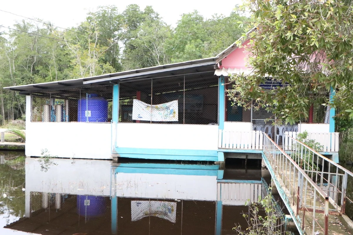 นราธิวาสฝนตกหนักคลื่นลมแรงซัด2หมู่บ้านริมชายหาด