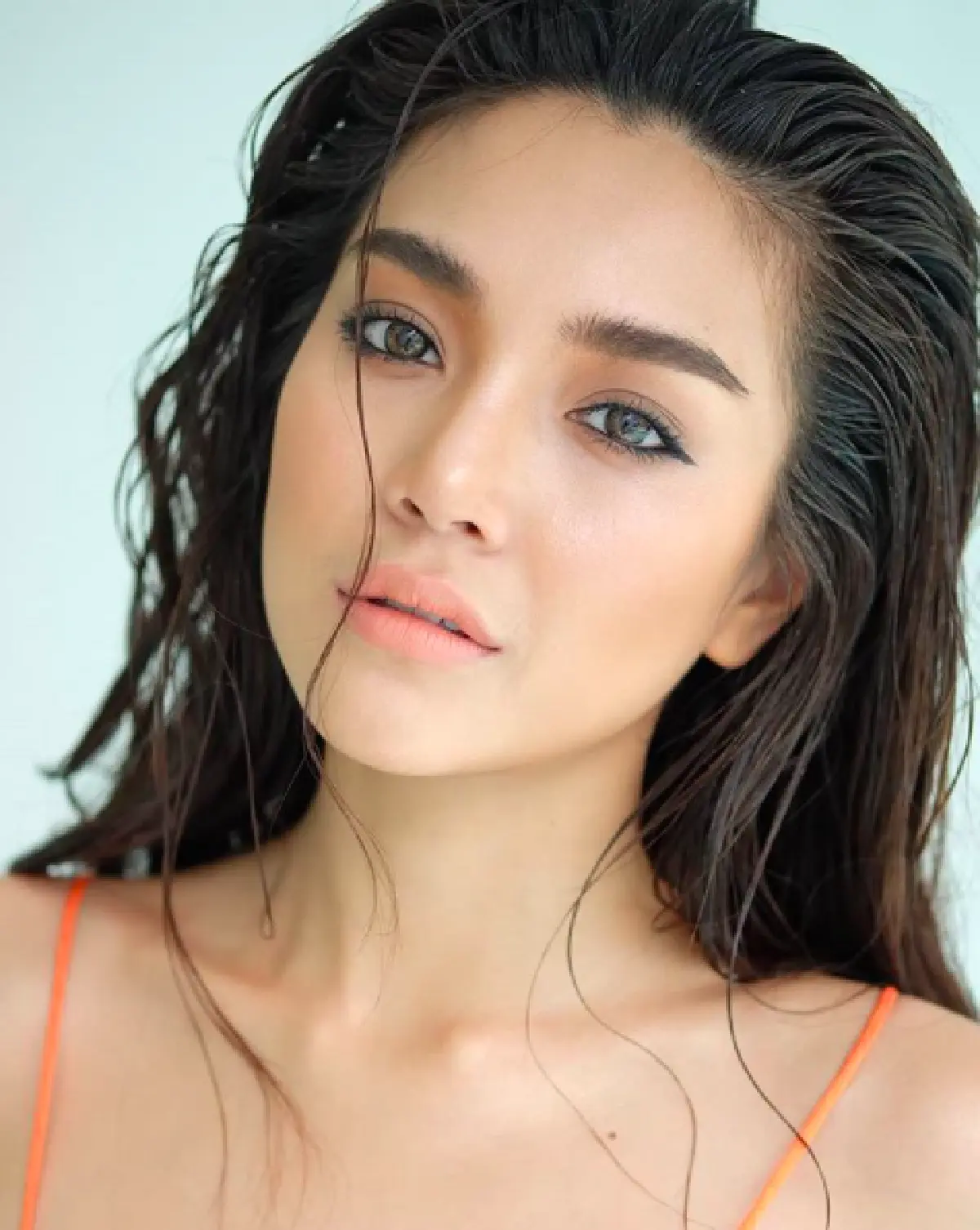 สยบทุกสายตา! "ปราง กัญญ์ณรัณ” อวดหุ่นเฟิร์มท้าลมทะเลเบาๆ ที่เกาะสมุย