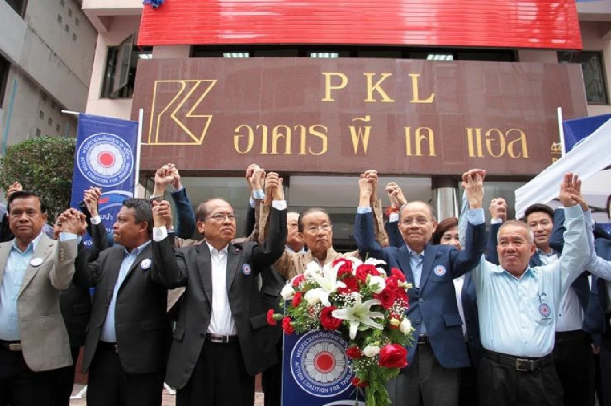 "สุเทพ"เตือนอย่าประมาท กลยุทธ์"ทักษิณ"แบ่งสาขา