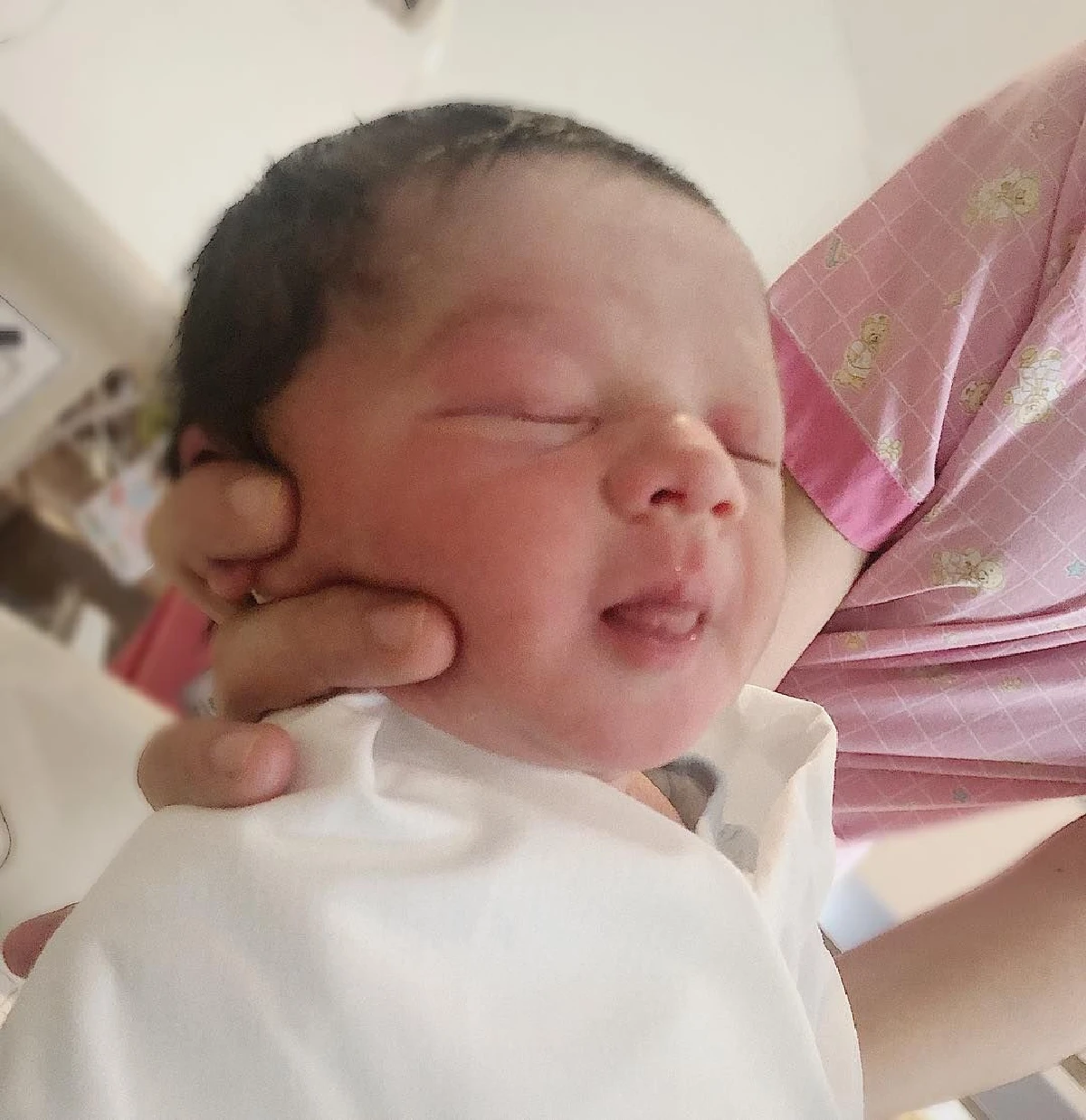 “เมญ่า” คลอดลูกชายแล้ว “น้องเบลิน” หน้าตาน่ารักน่าชัง แถมจมูกโด่งมาก