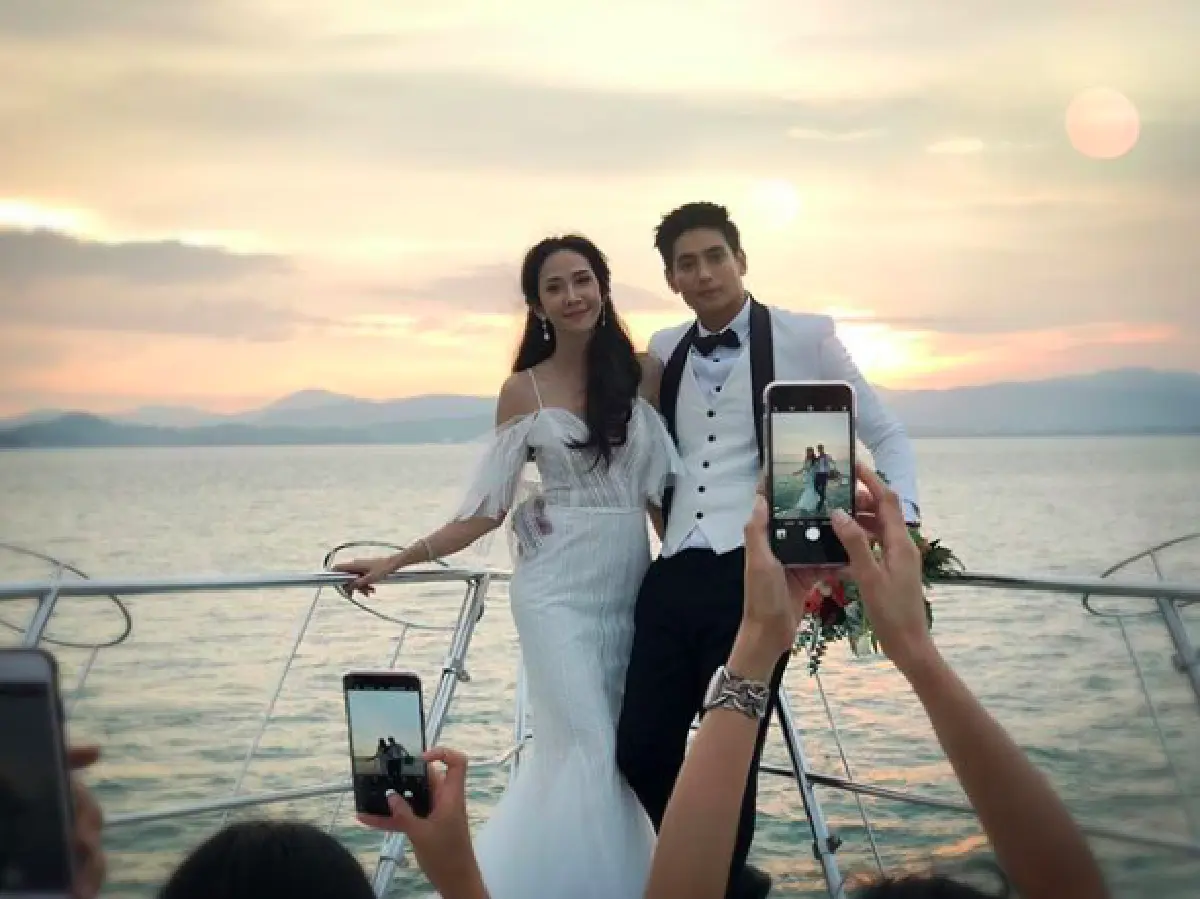 “ยุ้ย-ธันน์” จัดปาร์ตี้เล็กๆ สุดอบอุ่นบนเรือ พร้อมเผยความในใจของทั้งคู่