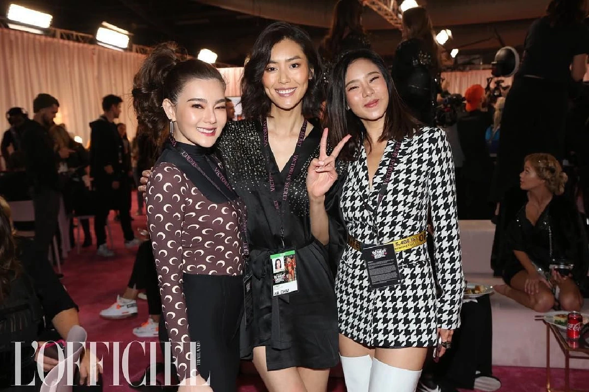 “คริส-ดิว” กระทบไหล่เหล่านางแบบตัวแม่เบื้องหลังเวที Victoria’s Secret