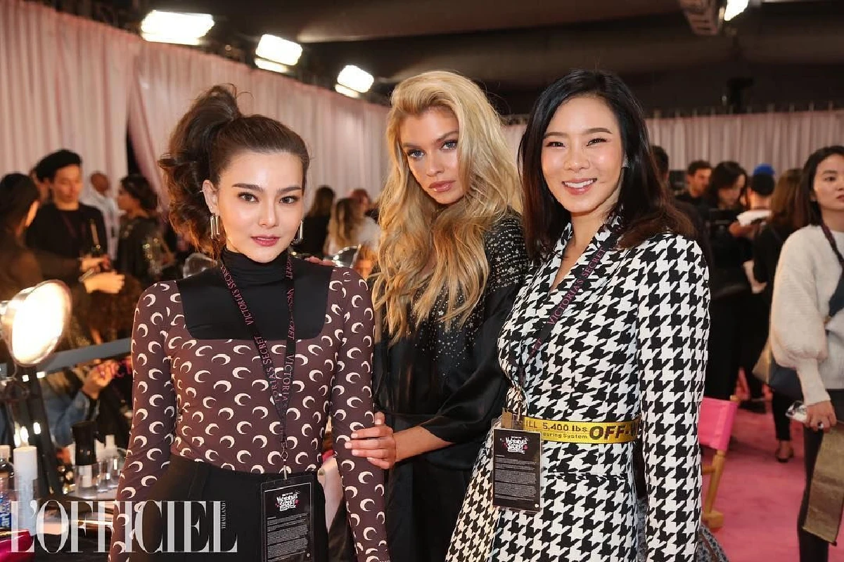 “คริส-ดิว” กระทบไหล่เหล่านางแบบตัวแม่เบื้องหลังเวที Victoria’s Secret