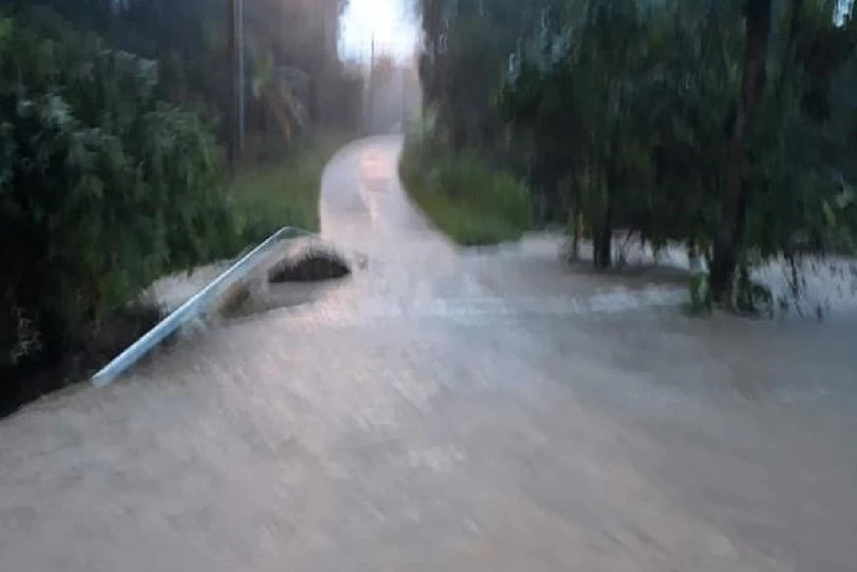 ประจวบฯอ่วมน้ำท่วมบางสะพานน้อยถนนเชื่อม2หมู่บ้านสัญจรไม่ได้