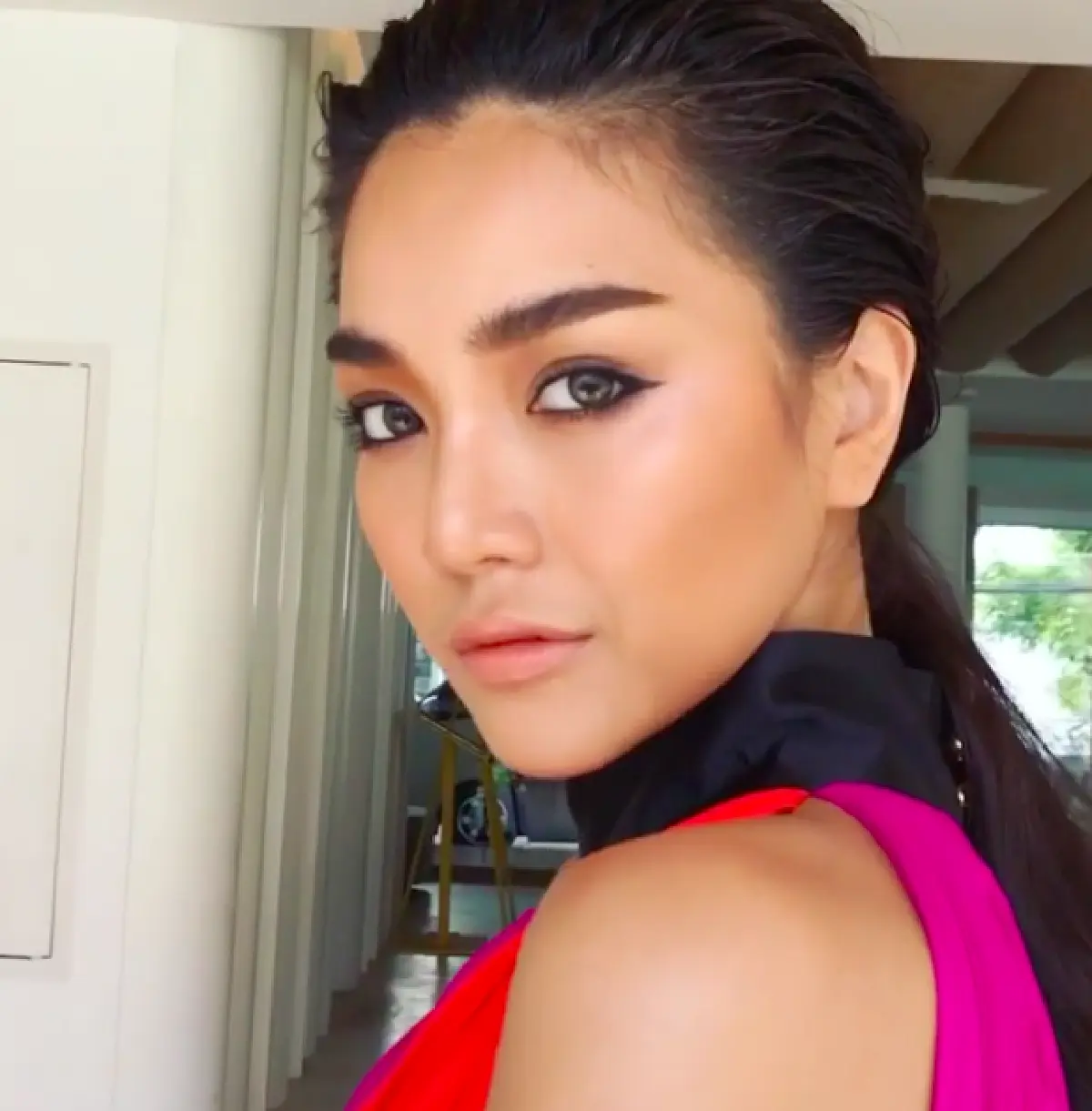 สยบทุกสายตา! "ปราง กัญญ์ณรัณ” อวดหุ่นเฟิร์มท้าลมทะเลเบาๆ ที่เกาะสมุย