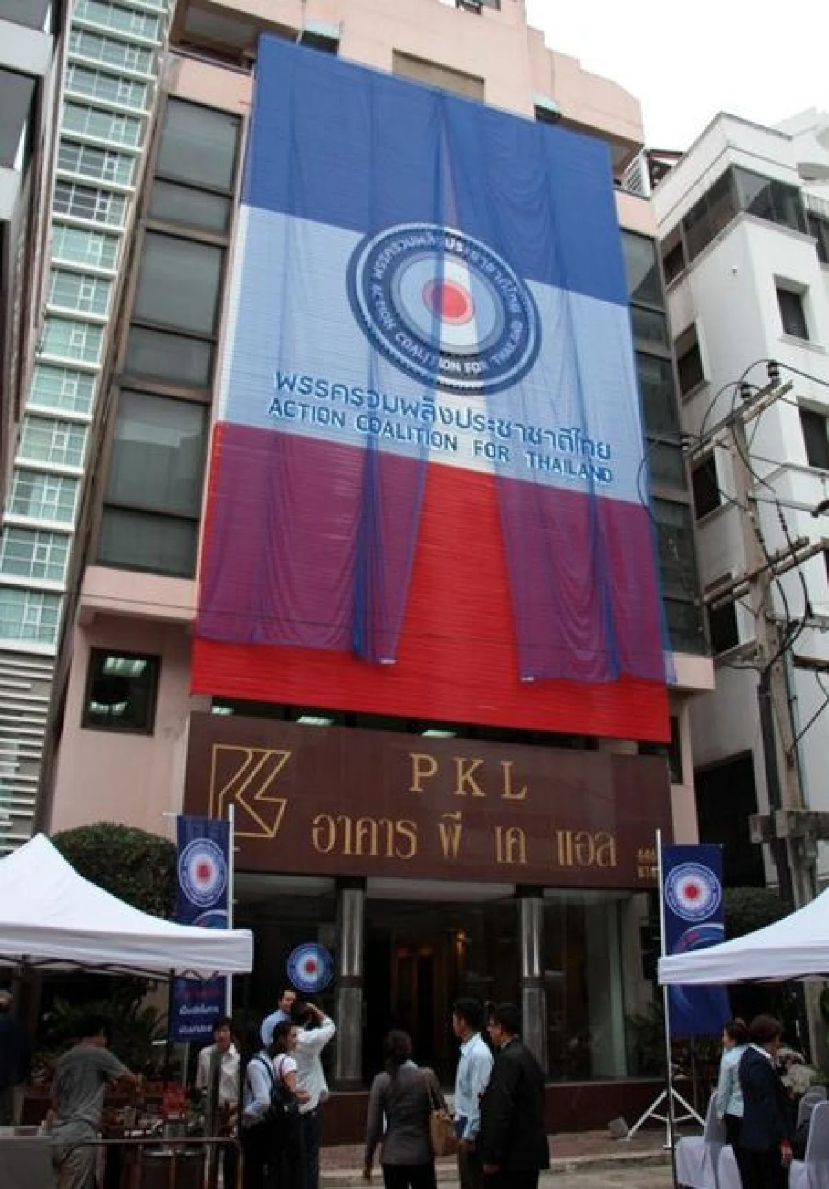 "สุเทพ"เตือนอย่าประมาท กลยุทธ์"ทักษิณ"แบ่งสาขา