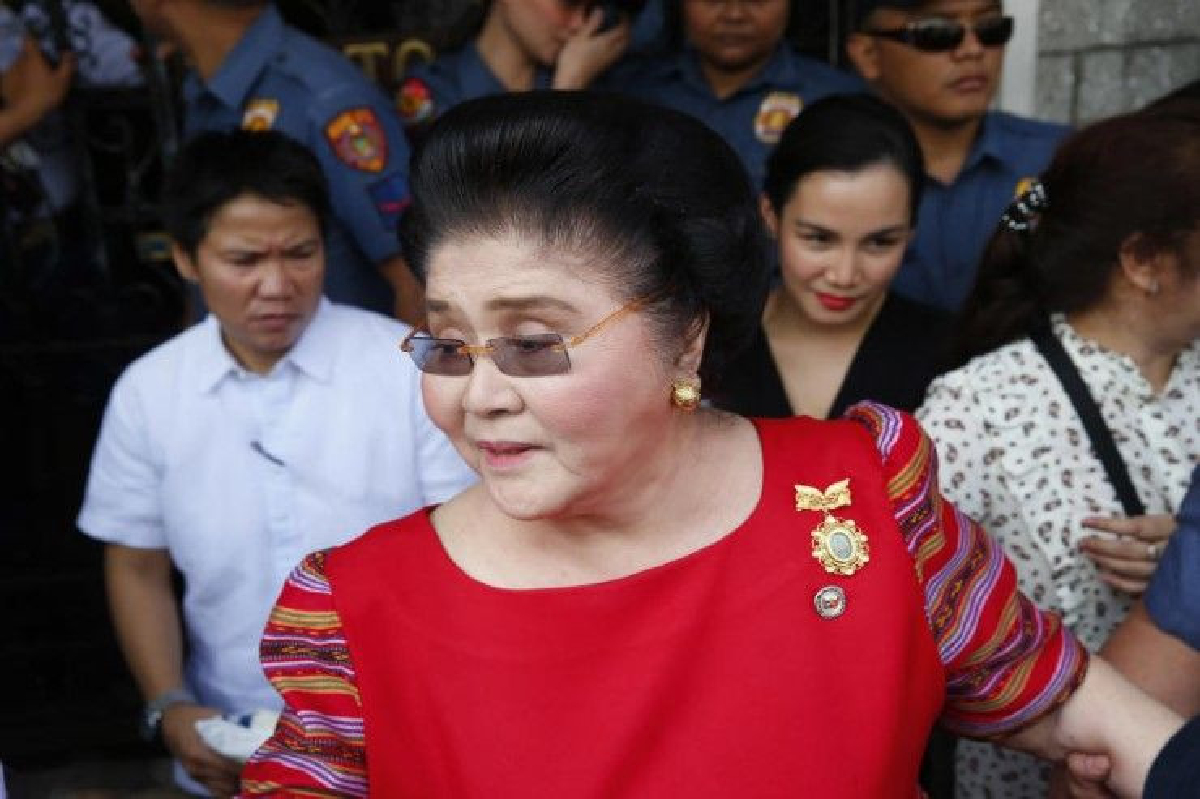 ฟิลิปปินส์สั่งจับกุมอดีตสตรีหมายเลขหนึ่ง ฟิลิปปินส์สั่งจับกุมอดีตสตรีหมายเลขหนึ่ง