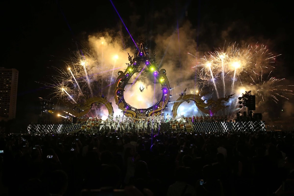 ไอคอนสยามยิ่งใหญ่พิธีเปิดอลังการ