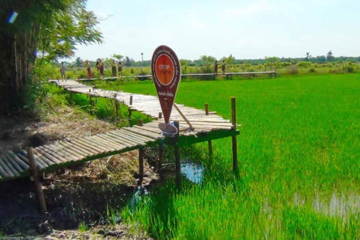 เที่ยวอัตวิถีบ้านคลองแขวงกลั่น ตามรอยในหลวงรัชกาลที่ 9