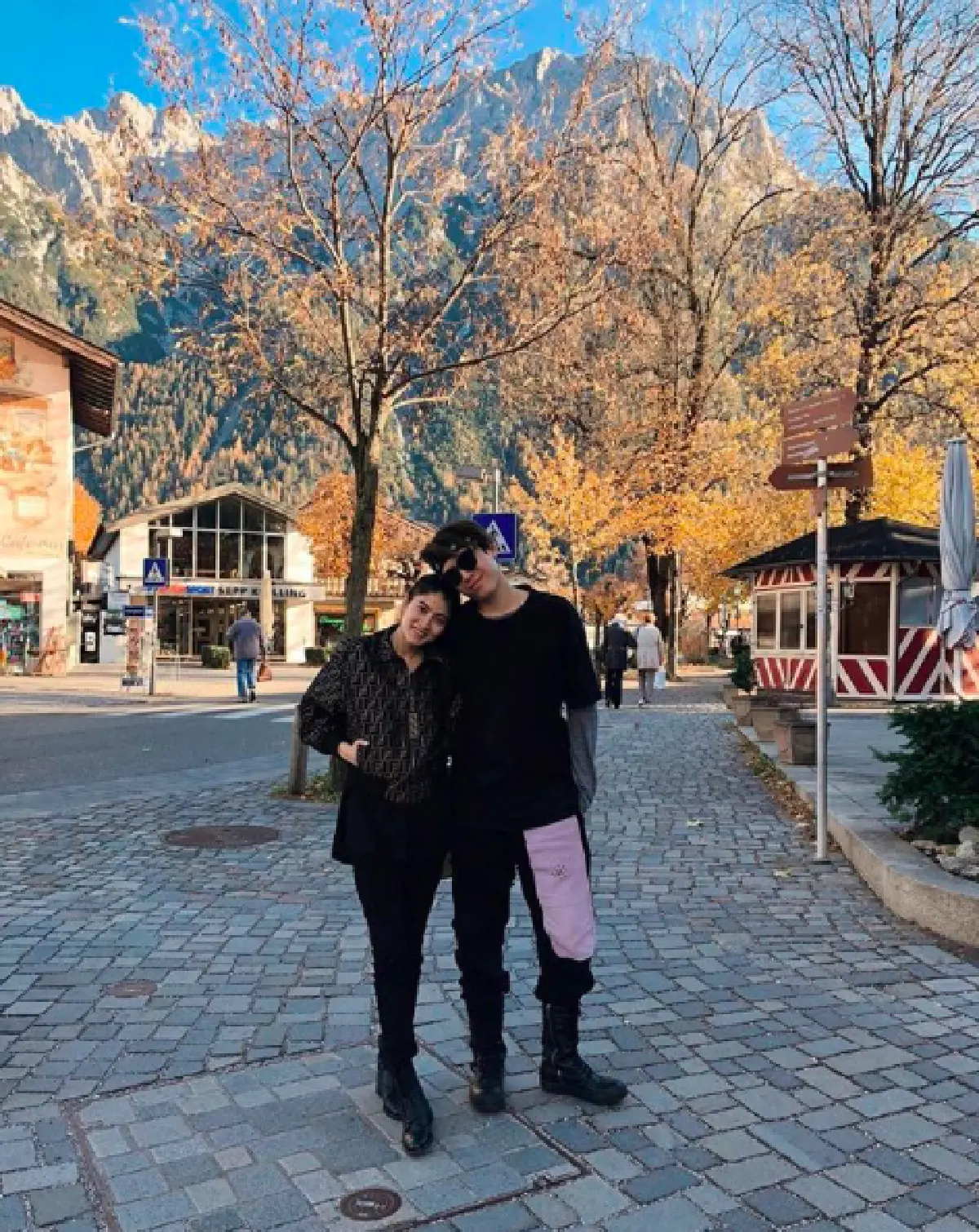 ทริปนี้อบอุ่น “ป๊อก-มาร์กี้” แท็กทีม “มาริโอ้” และเพื่อนซี้ พากันไปรับลมหนาวที่เยอรมนี