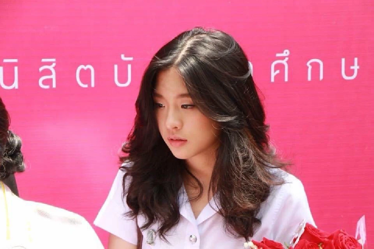 พักเรื่องการเมืองไว้ก่อน! โซเชียลแห่สนใจ "จินนี่" ลูกสาวหญิงหน่อย