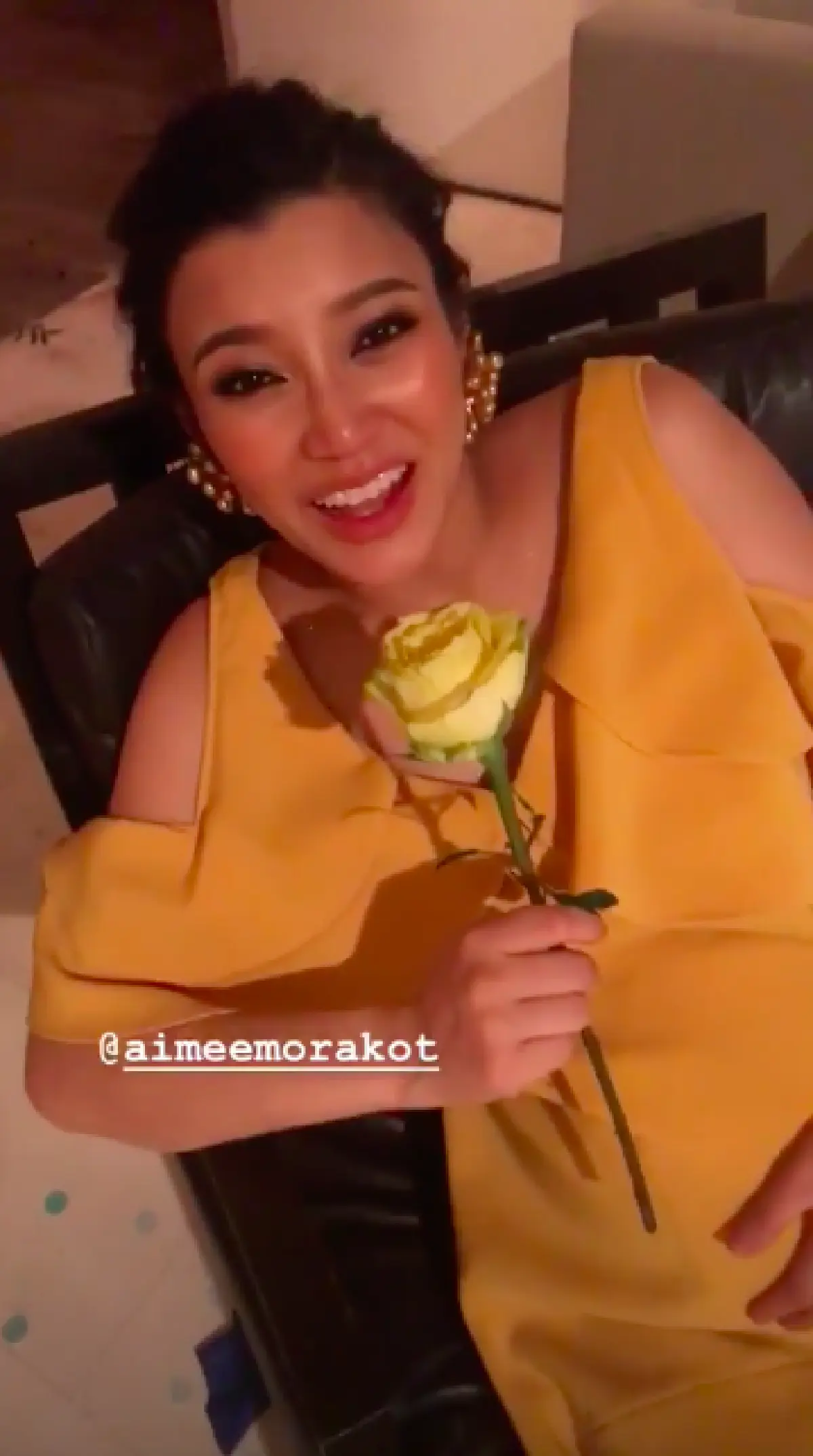 "เอมมี่ มรกต" จัดปาร์ตี้ Baby Shower ในธีมสีเหลือง พร้อมเฉลยเพศลูก