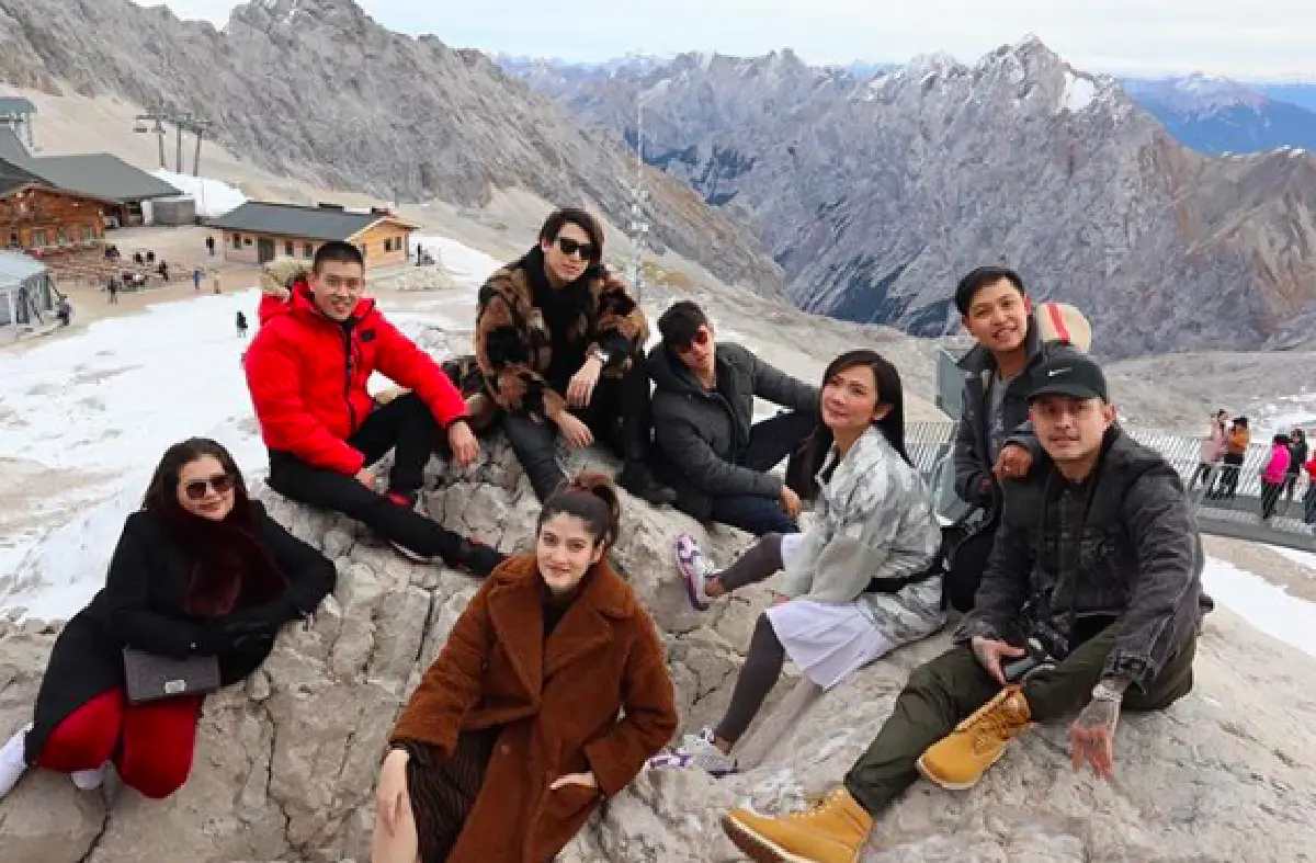 ทริปนี้อบอุ่น “ป๊อก-มาร์กี้” แท็กทีม “มาริโอ้” และเพื่อนซี้ พากันไปรับลมหนาวที่เยอรมนี