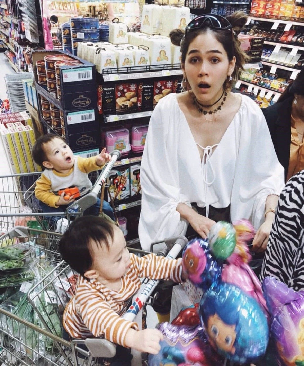 สองแฝดอารมณ์ดี! สายฟ้า-พายุ เล่นซ่อนแอบส่งเสียงหัวเราะลั่น (คลิป)