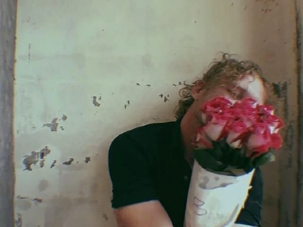 ฝรั่งหนุ่มมาดเซอร์ ตอบชัดสถานะกับ ยิปซี คีรติ ตอนนี้ยังไม่ใช่แฟน