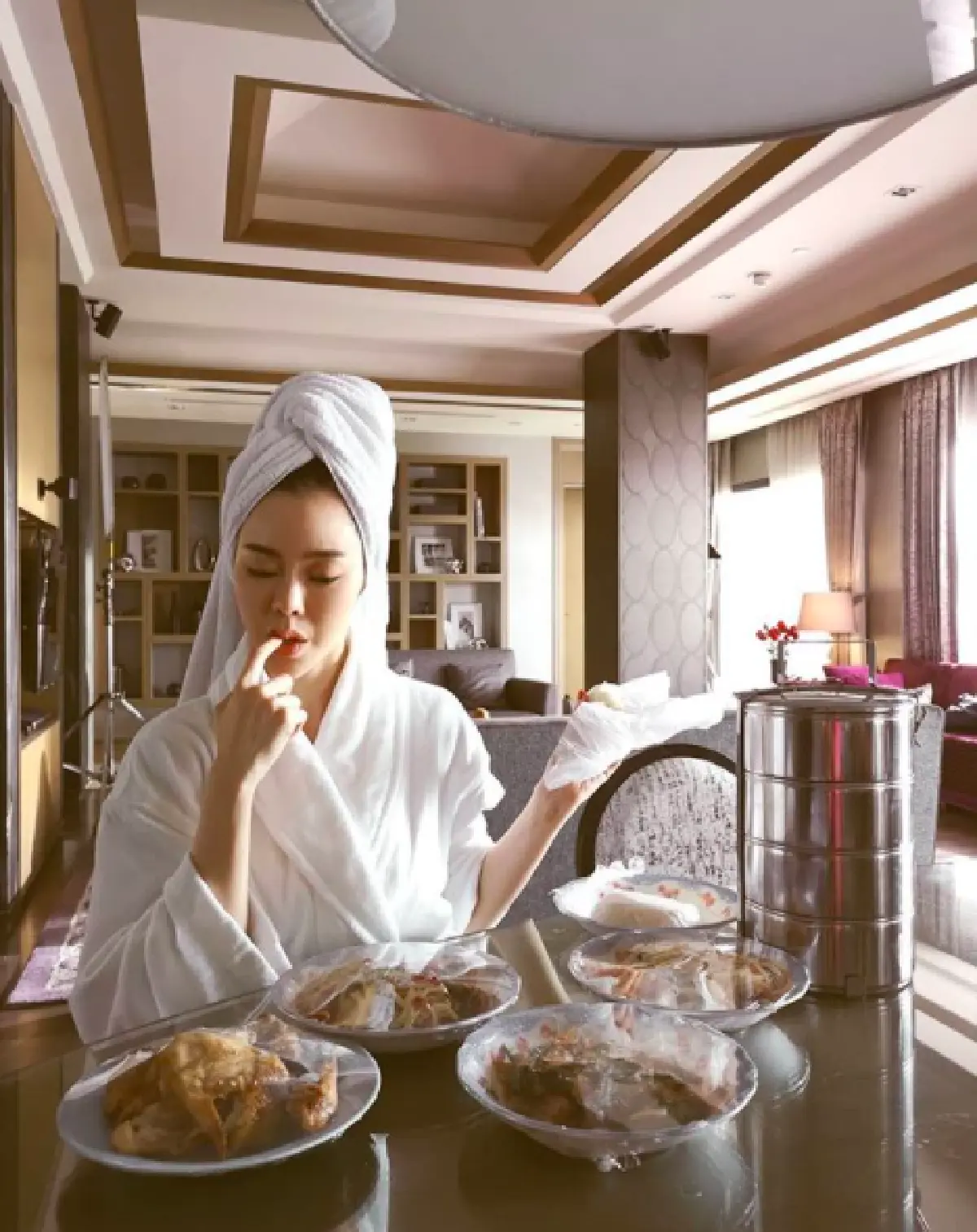 โสดและสวยมาก! “ไอซ์ ปรีชญา” เป๊ะทุกมุมมอง ทั้งหน้าตาและหุ่น