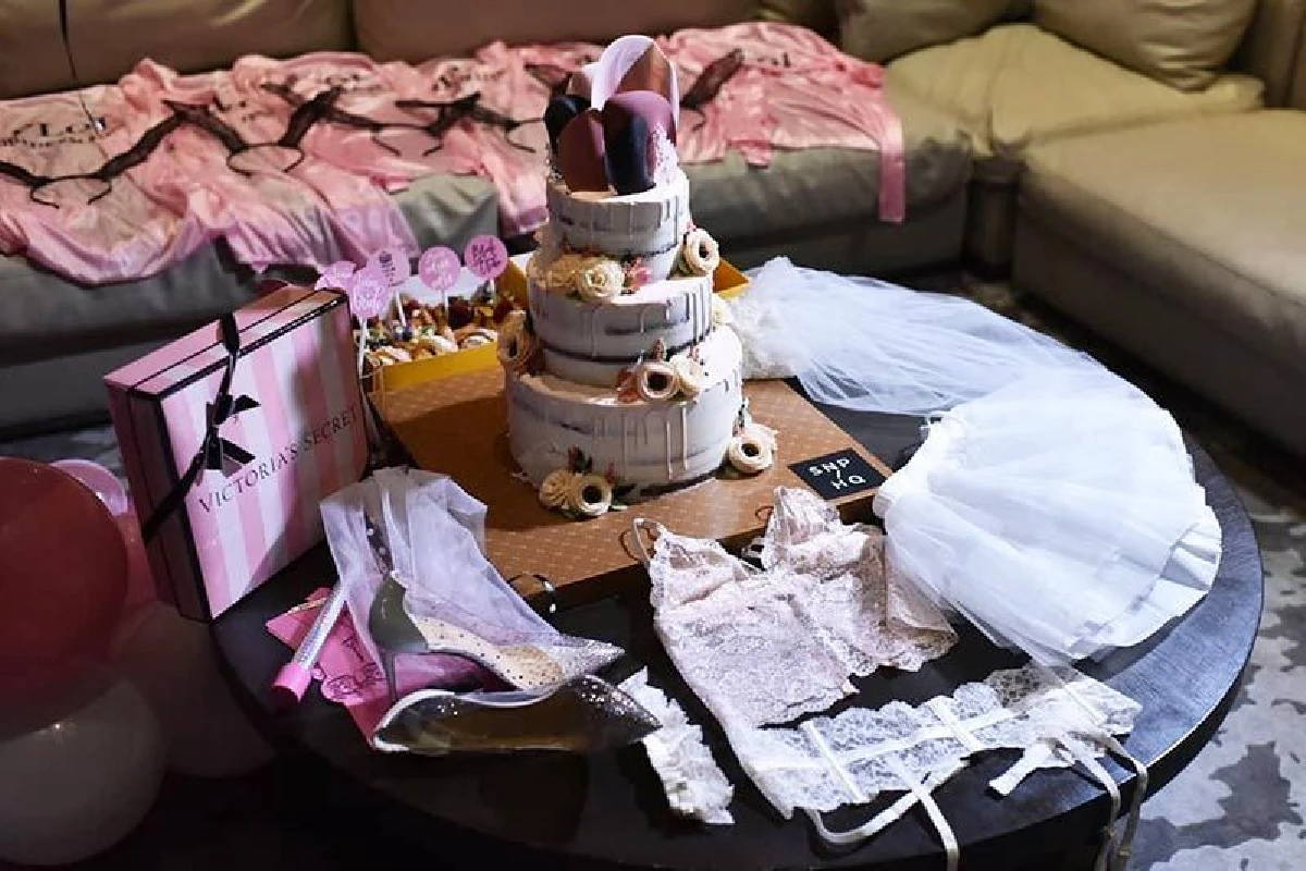 แซ่บก่อนวิวาห์! พลอย แฟนกันต์ จัดปาร์ตี้สละโสดสุดเซ็กซี่เรท 18+