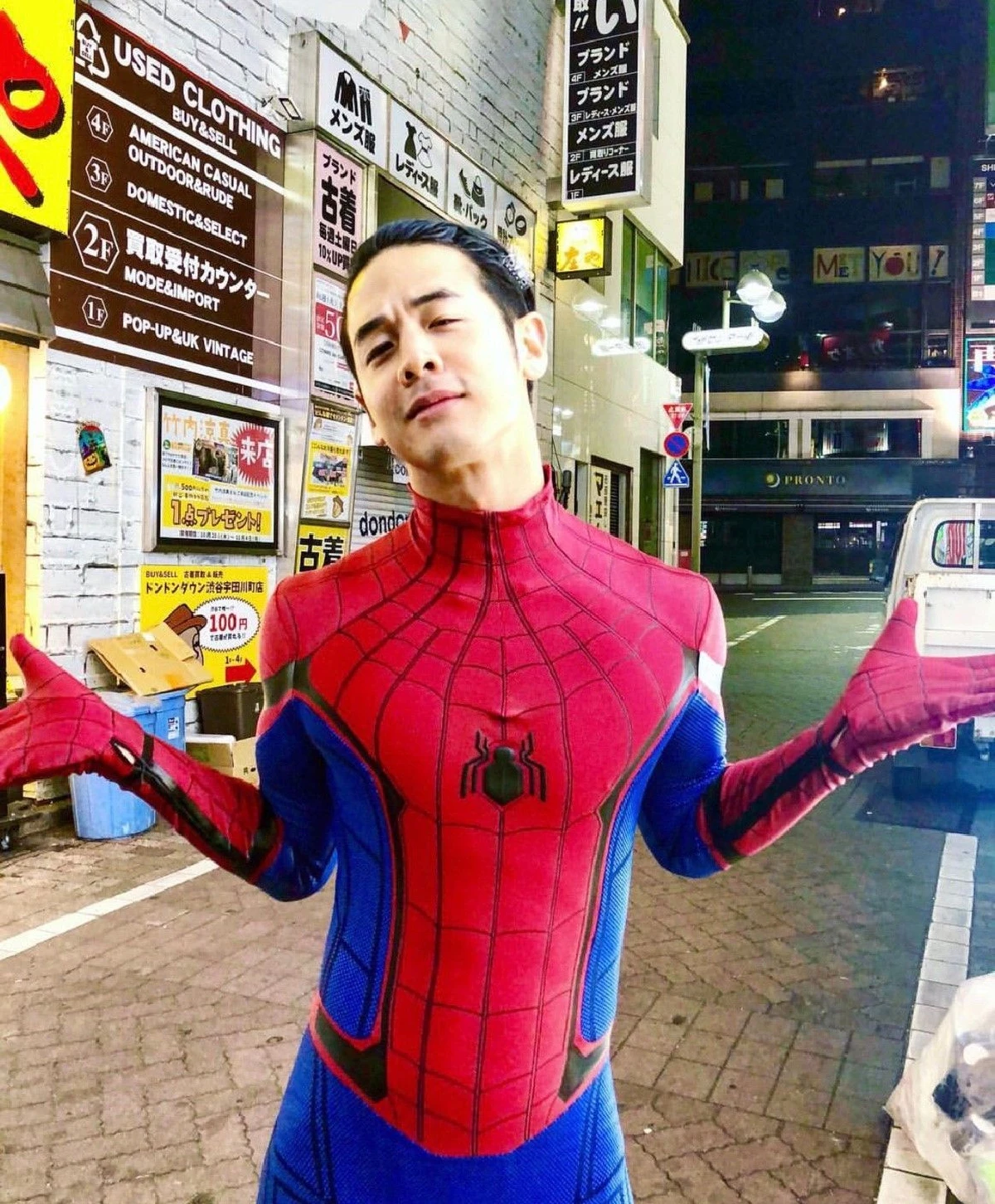 ส่องภาพหนุ่มตี๋ขี้เล่น! เป๋า วฤธ สวมชุดการ์ตูนอวดความน่ารักที่ญี่ปุ่น