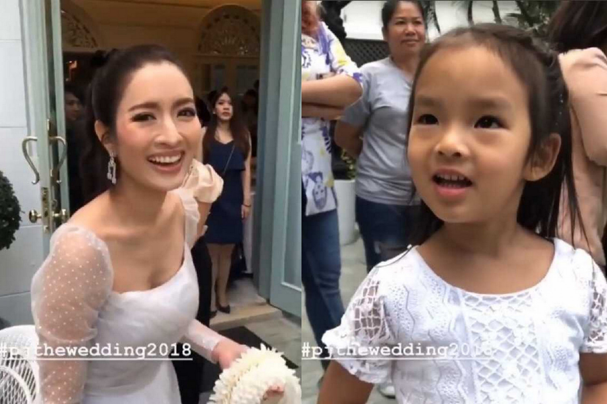น้องปีใหม่ กั้นประตูเงินประตูทองบอกให้ อาพุฒ หอมแก้ม น้าจุ๋ย (คลิป) น้องปีใหม่ กั้นประตูเงินประตูทองบอกให้ อาพุฒ หอมแก้ม น้าจุ๋ย (คลิป)