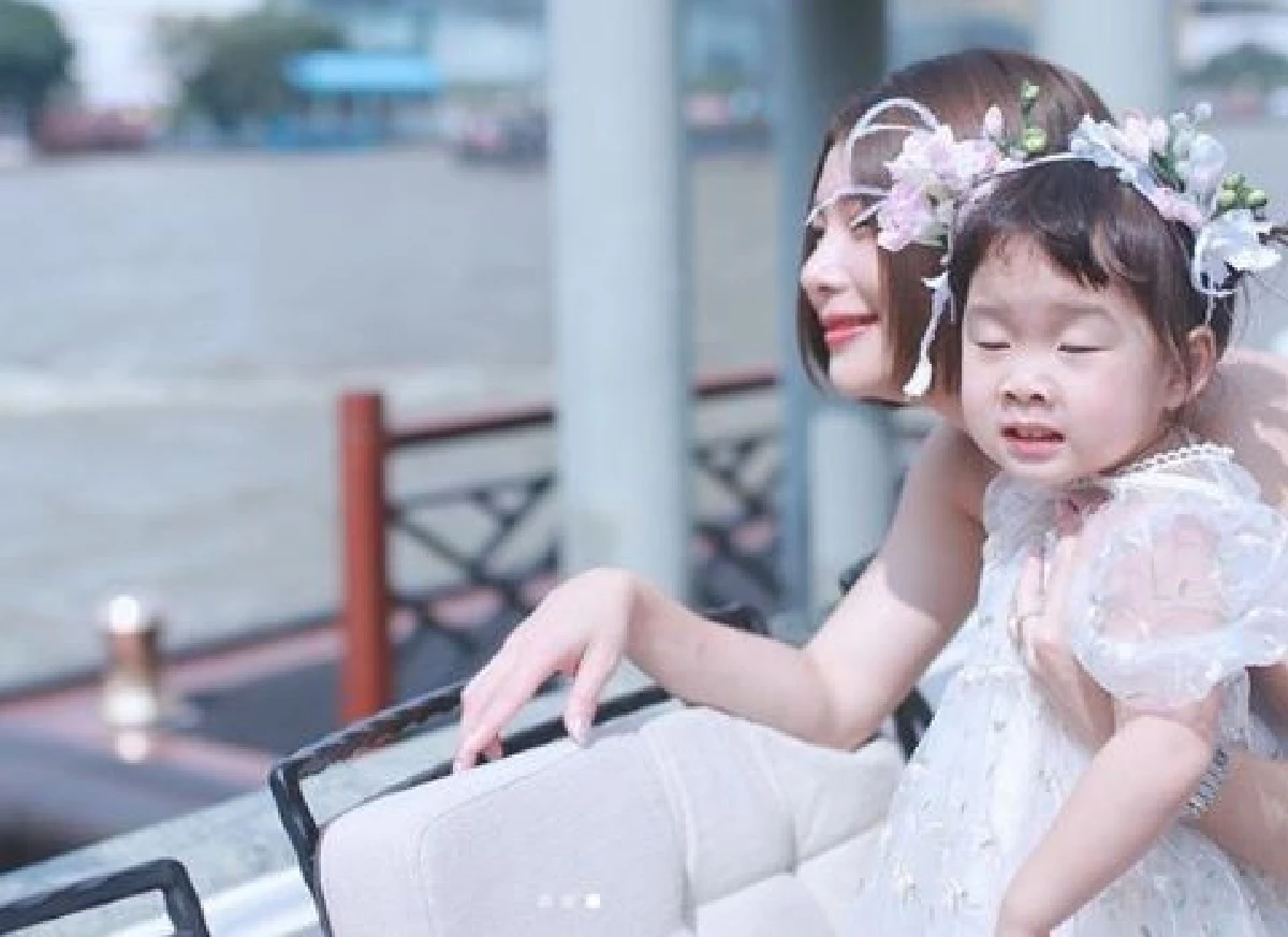 ไม่ไหวอย่าฝืน! น้องเป่าเปา ง่วงตาปรือ..ตื่นแต่เช้าไปงานแต่ง พุฒ-จุ๋ย