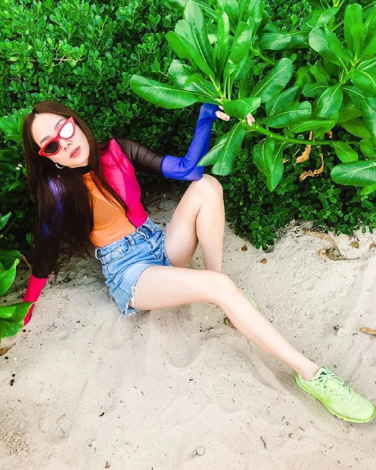 โฟร์ ศกลรัตน์ โชว์แซ่บเบาๆในชุดซีทรู! โพสท่าอวดหุ่นสวยริมหาด