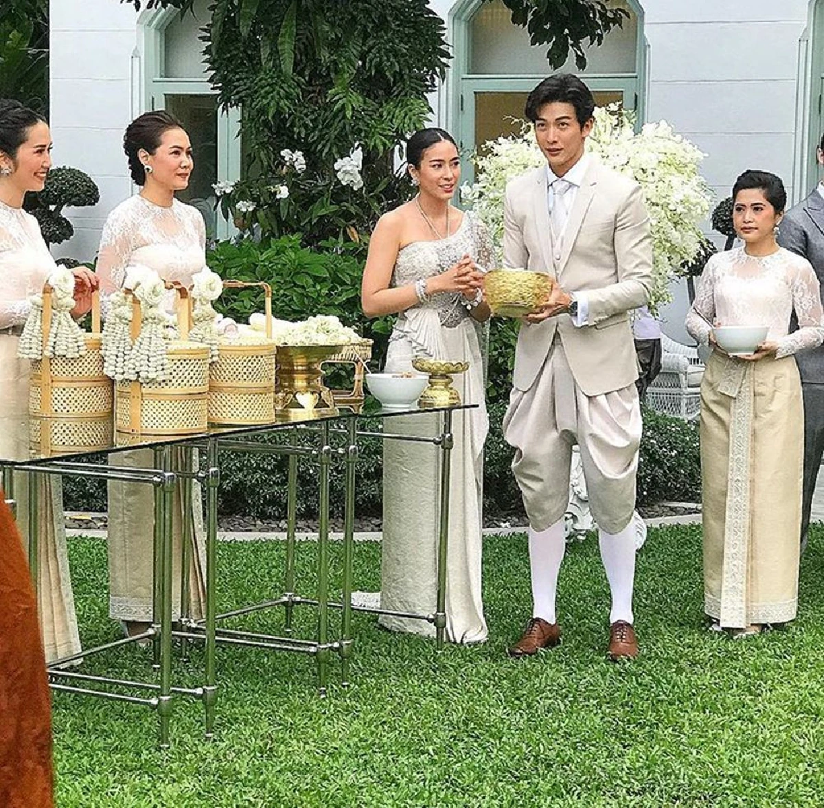 อบอวลด้วยรัก! พุฒ-จุ๋ย จูงมือเข้าพิธีแต่งงาน เพื่อนดาราแห่ยินดีเพียบ