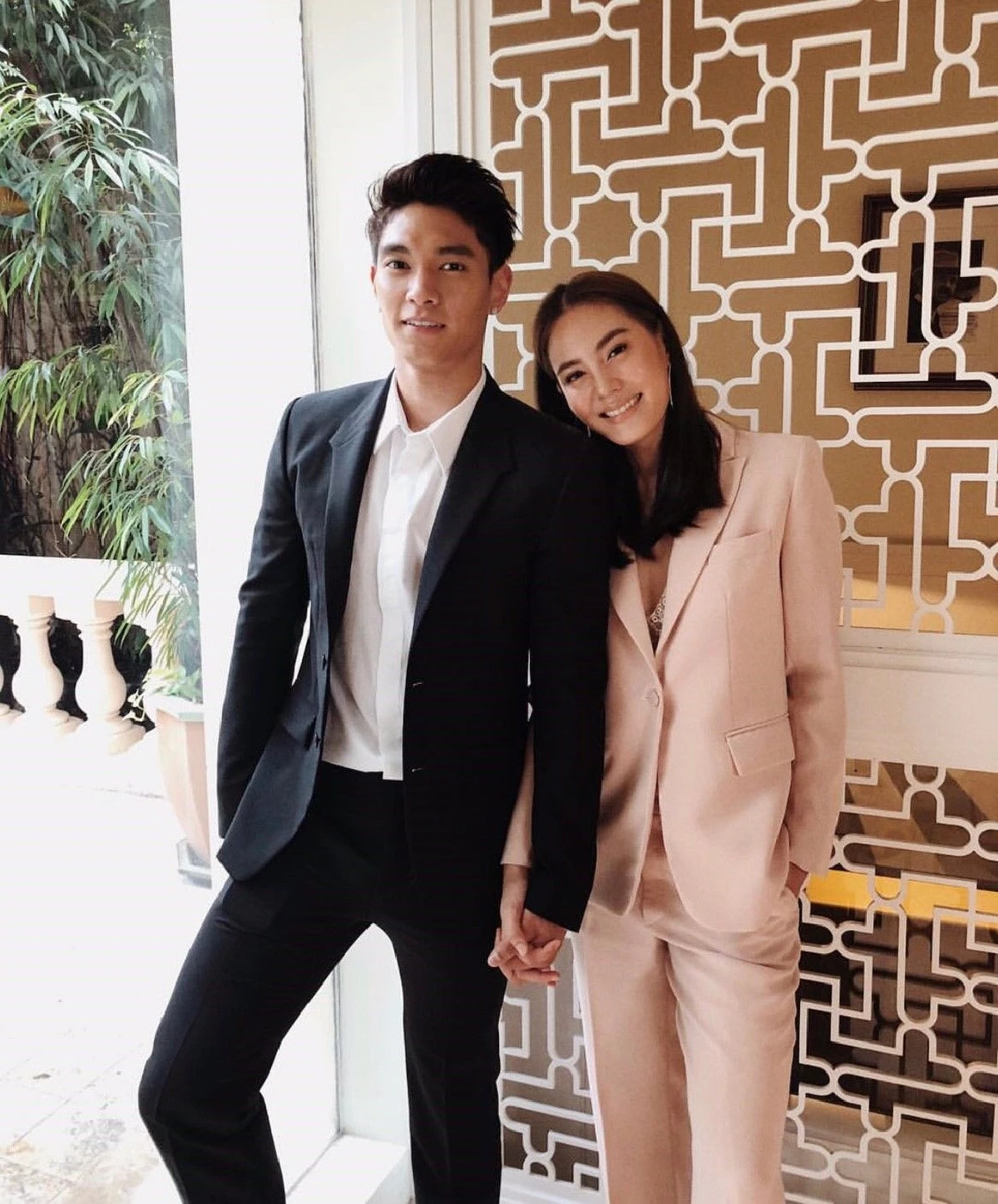 ขนมาทั้งวงการ! เหล่าคนบันเทิงสวยหล่อจัดเต็มร่วมยินดีกับ พุฒิ-จุ๋ย