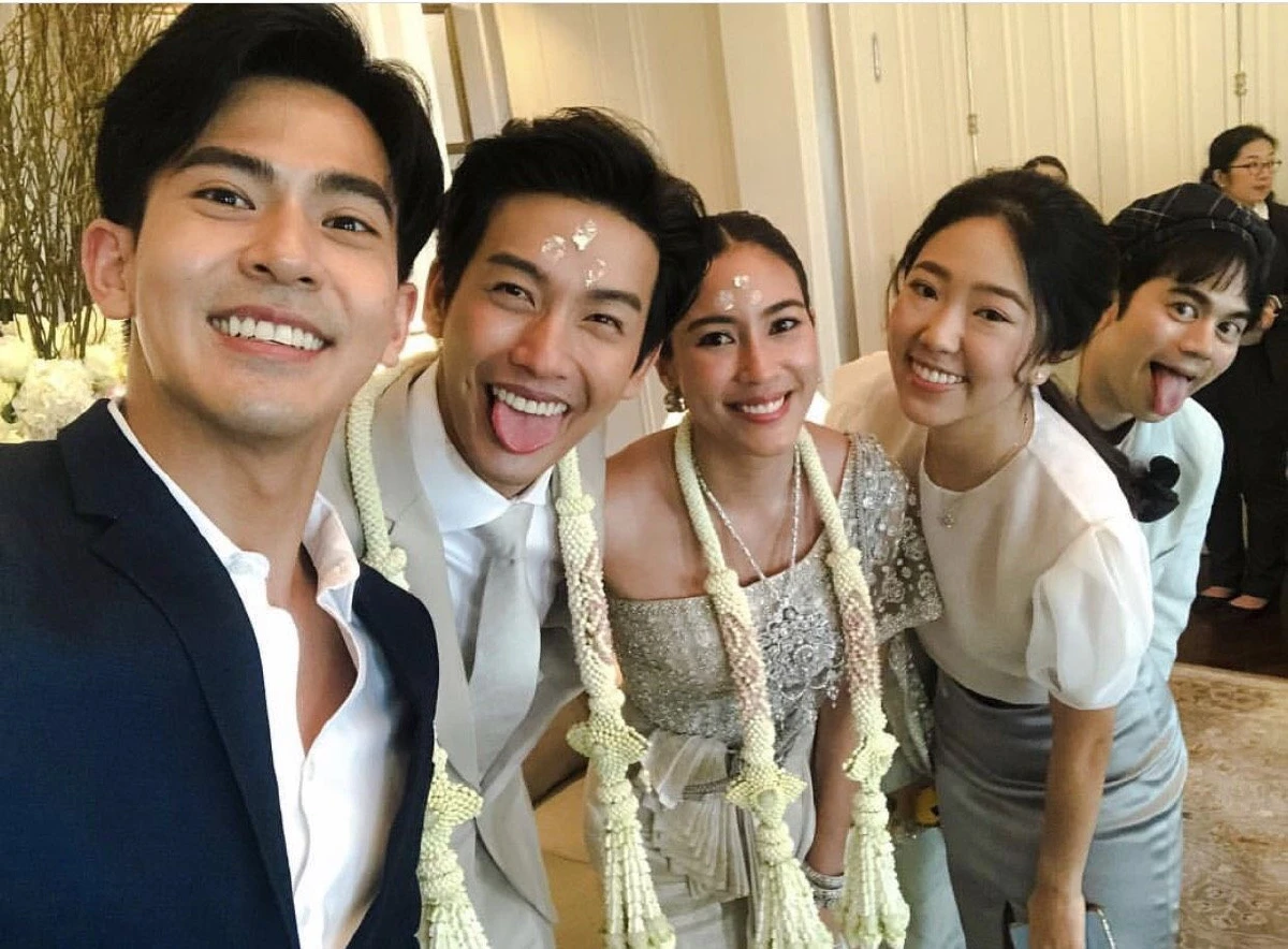 ขนมาทั้งวงการ! เหล่าคนบันเทิงสวยหล่อจัดเต็มร่วมยินดีกับ พุฒิ-จุ๋ย