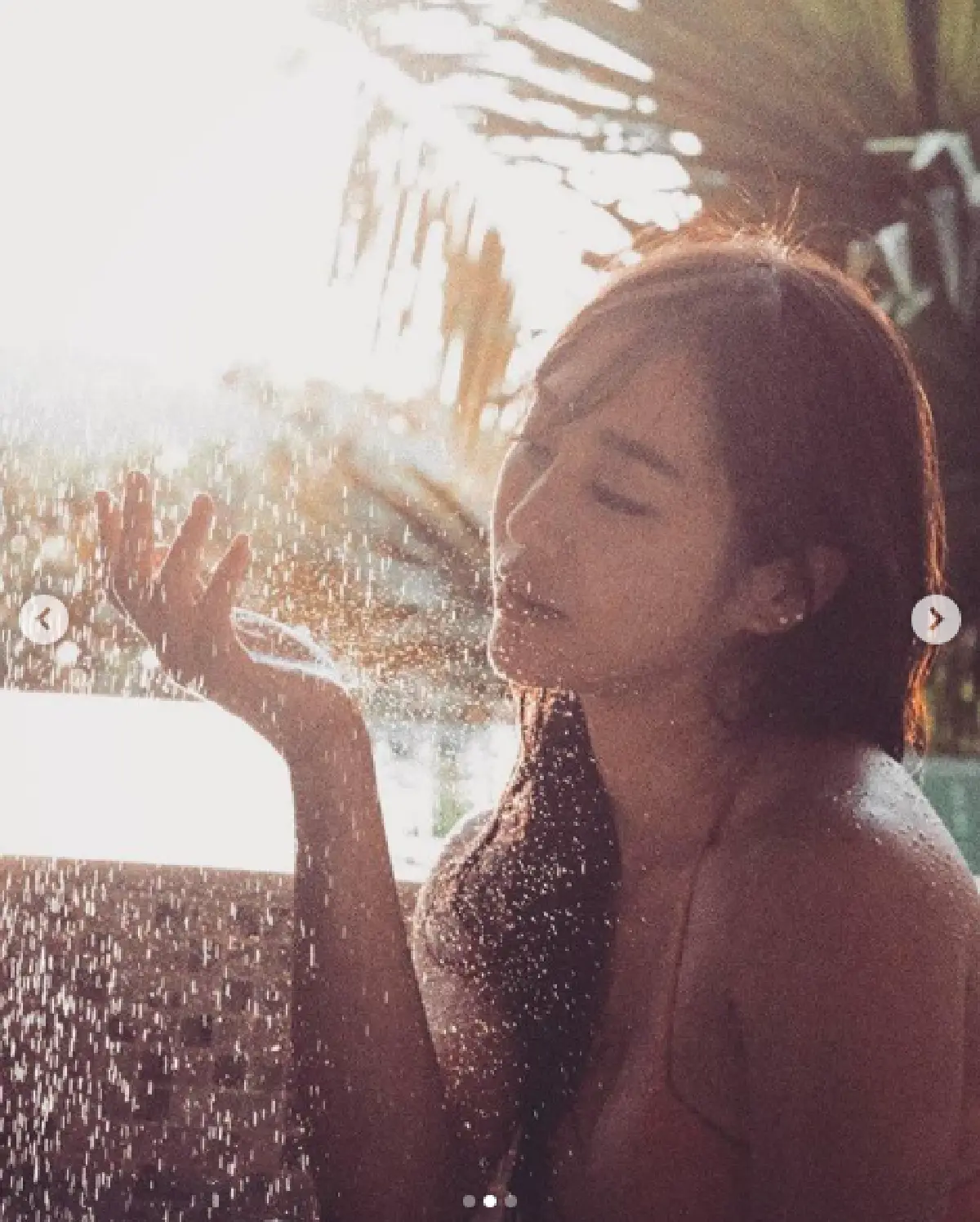 “วีเจจ๋า” เที่ยวตราด เล่นน้ำกับช้าง พร้อมอวดหุ่นแซ่บท่ามกลางธรรมชาติ