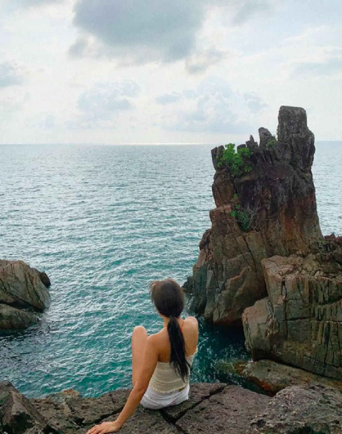 “วีเจจ๋า” เที่ยวตราด เล่นน้ำกับช้าง พร้อมอวดหุ่นแซ่บท่ามกลางธรรมชาติ