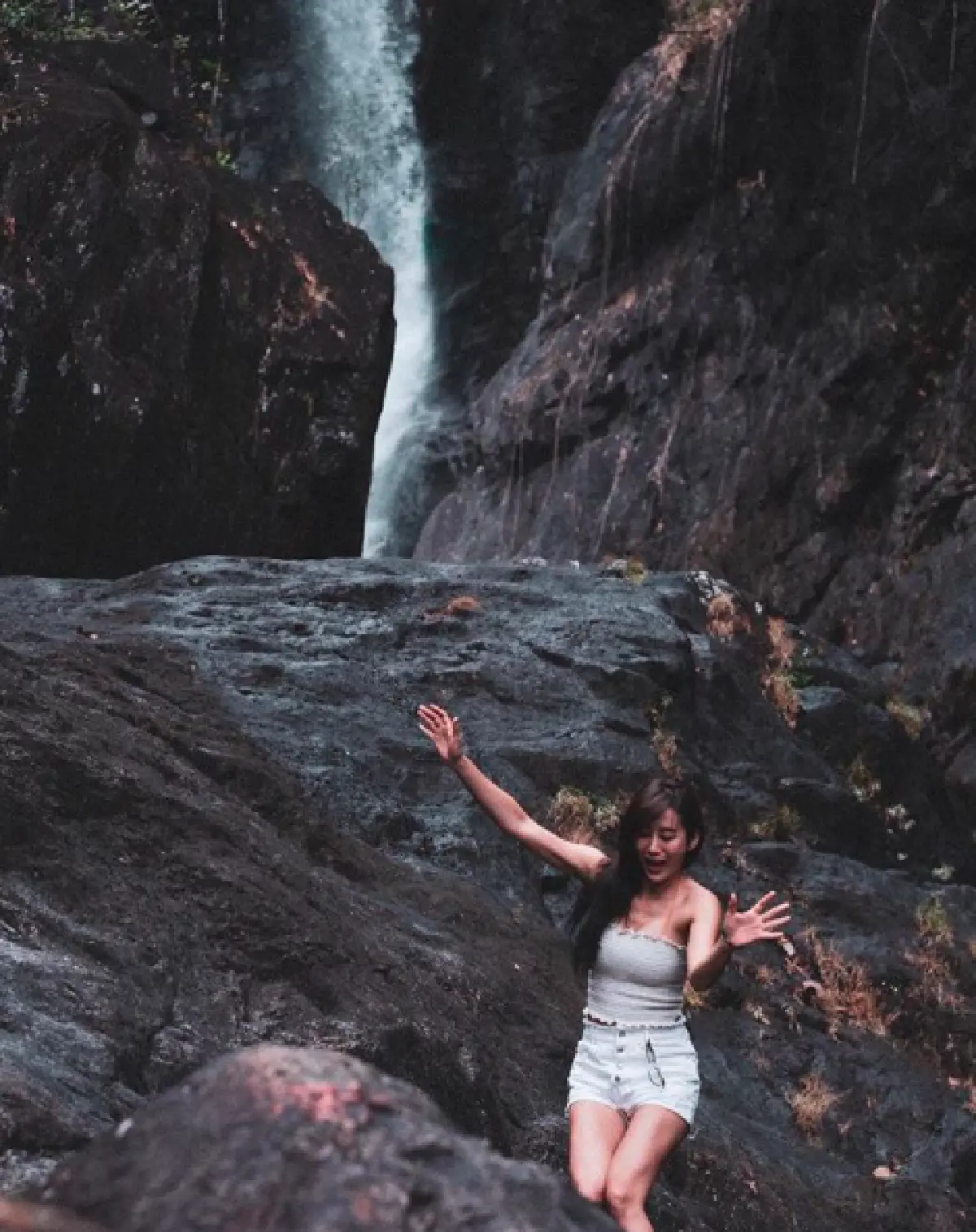 “วีเจจ๋า” เที่ยวตราด เล่นน้ำกับช้าง พร้อมอวดหุ่นแซ่บท่ามกลางธรรมชาติ