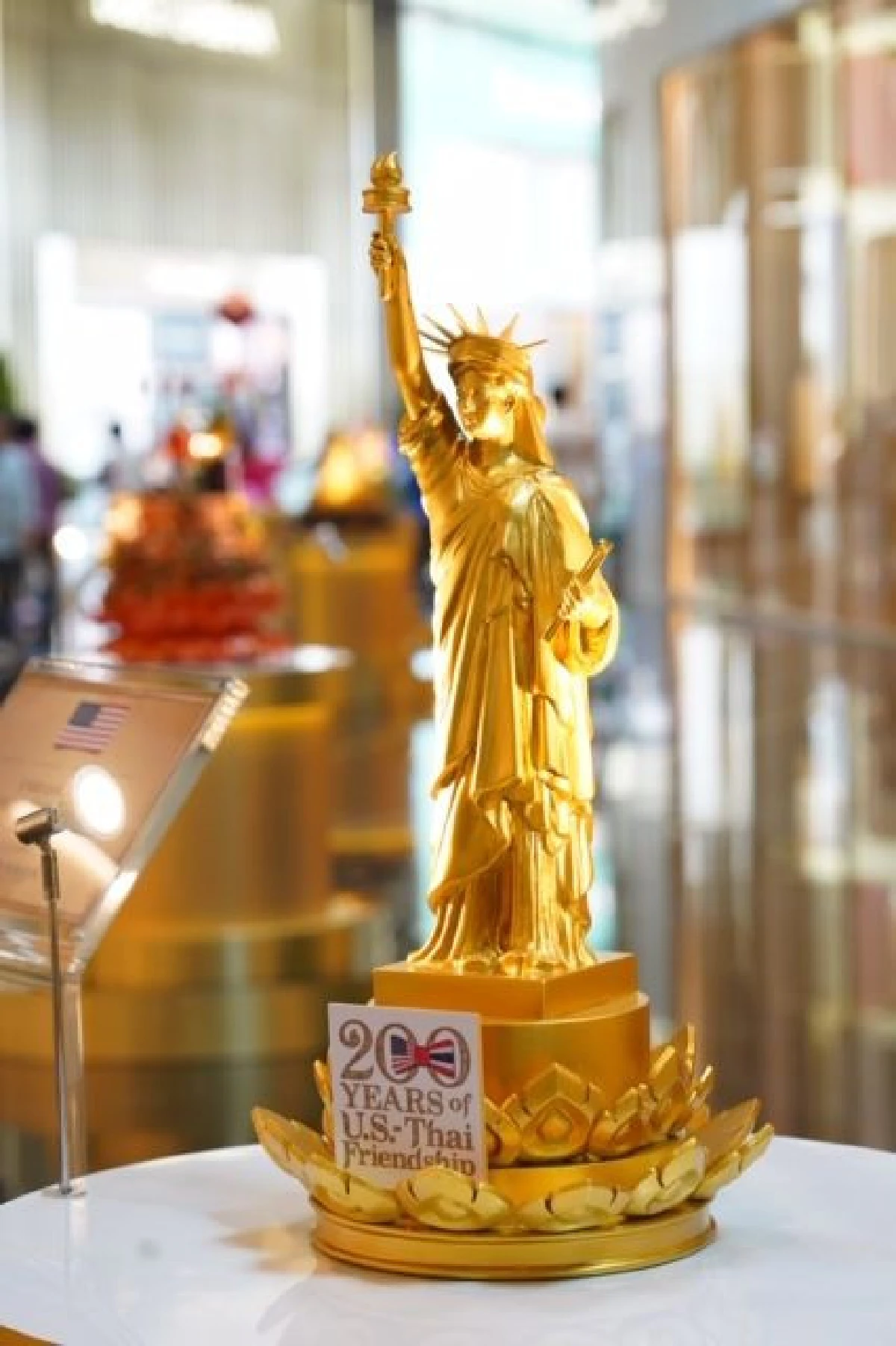 ไอคอนสยามสืบสานประเพณีไทยจัดงานลอยกระทง