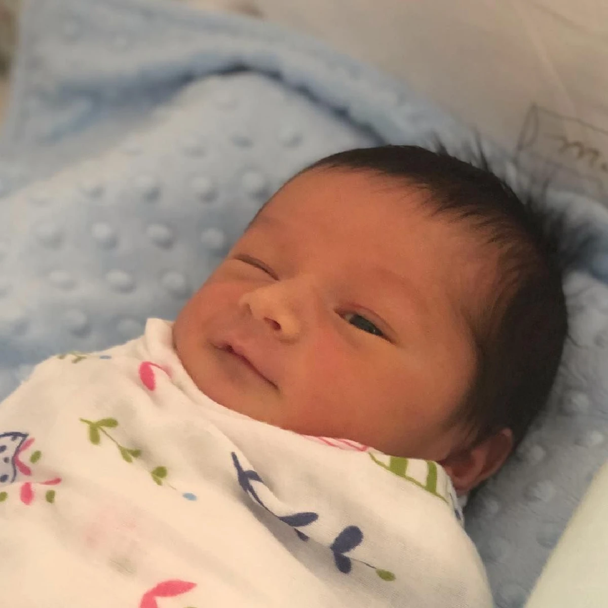 หล่อลูกครึ่ง! “น้องเบลิน” ลูกชาย “เมญ่า” งานดีตั้งแต่แรกเกิด หน้าคม ดั้งพุ่ง