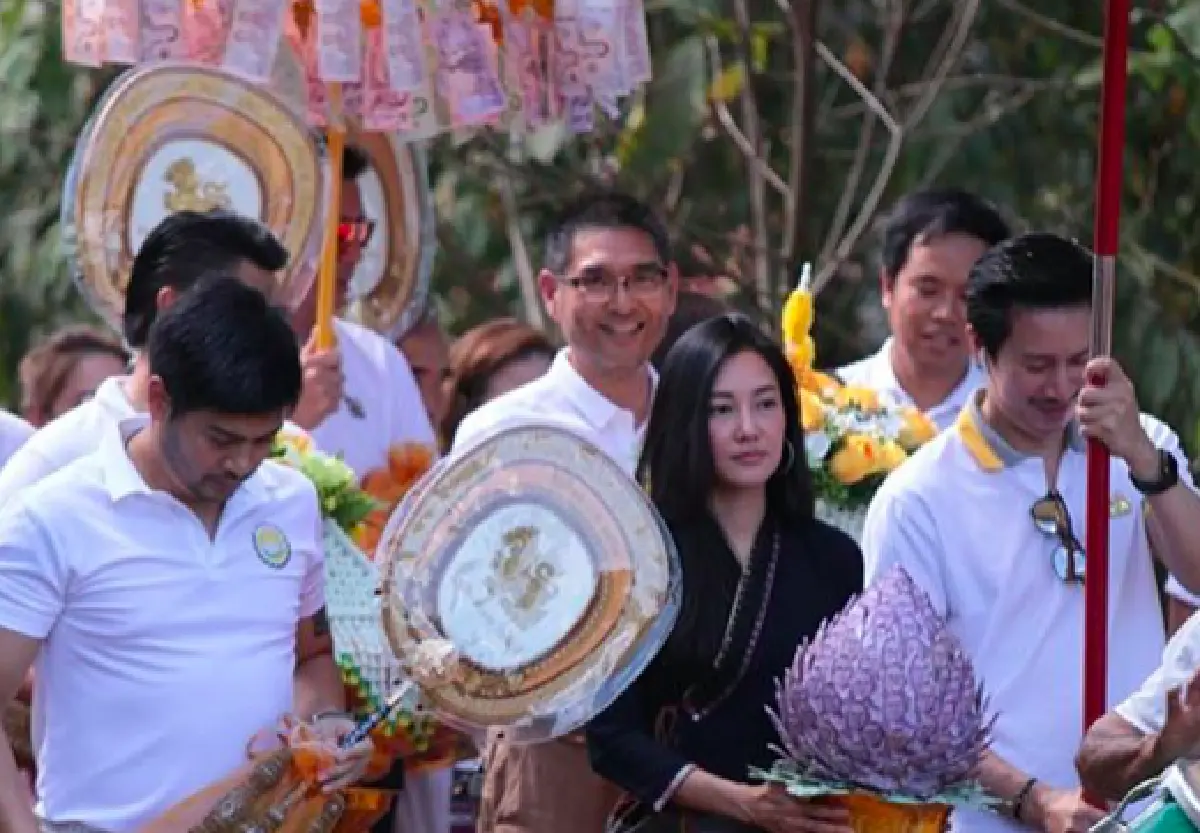 นานๆ เห็นที “นุ่น” โพสต์ภาพคู่ "ต๊อด” เคียงข้างทำบุญด้วยกัน