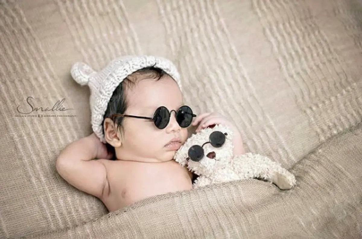 น่ารักน่าเอ็นดู! “พ่อเพชรจ้า-แม่นิวเคลียร์” อุ้มสุดหล่อ “น้องไทก้า” ถ่ายภาพแรกเกิด