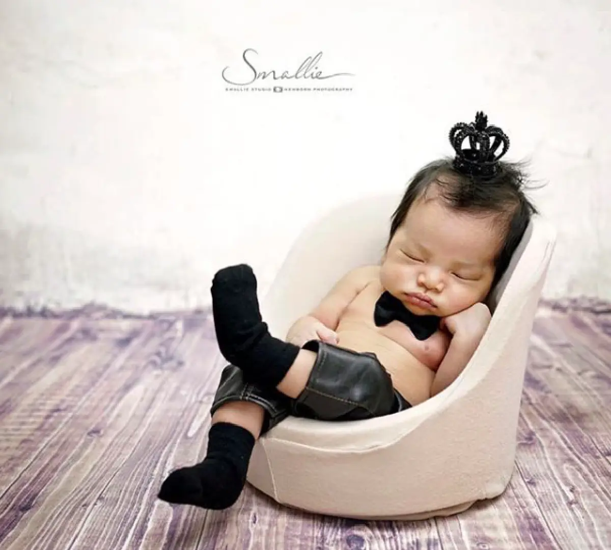 น่ารักน่าเอ็นดู! “พ่อเพชรจ้า-แม่นิวเคลียร์” อุ้มสุดหล่อ “น้องไทก้า” ถ่ายภาพแรกเกิด