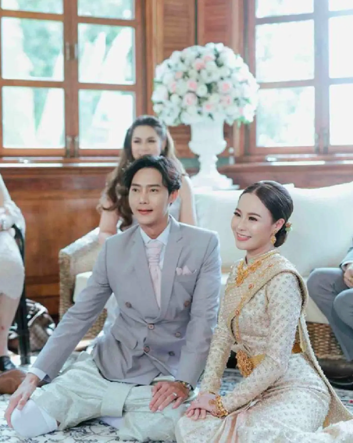 ซูมแหวนหมั้นเพชรเม็ดใหญ่ที่ “ต๊ะ” ตั้งใจเลือกให้หวานใจ “แอน”