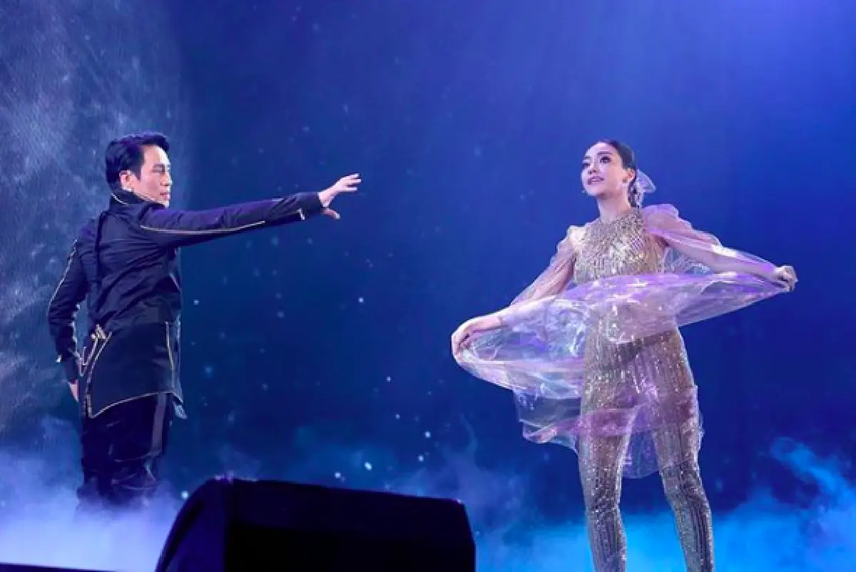 ครบเครื่องมาก "ปราง กัญญ์ณรัณ” แฮปปี้หนักสุดๆ ได้ขึ้นโชว์บนเวทีคอนเสิร์ต “พี่เบิร์ด”