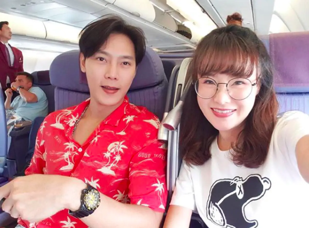 ซูมแหวนหมั้นเพชรเม็ดใหญ่ที่ “ต๊ะ” ตั้งใจเลือกให้หวานใจ “แอน”