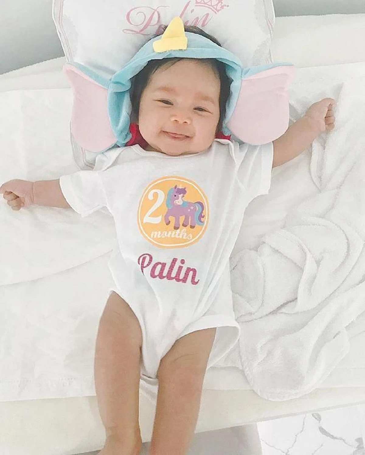 "แม่เป้ย" เผยคลิป “คุณปู่สนธิ” อุ้มหลานสาว “น้องปาลิน” ไว้ในอ้อมกอดอย่างน่าเอ็นดู