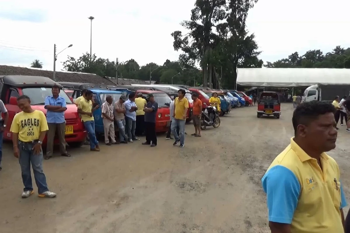 ตุ๊กตุ๊กหาดใหญ่ร้องผู้ว่าฯสงขลาจัดระเบียบรถแกร็บคาร์