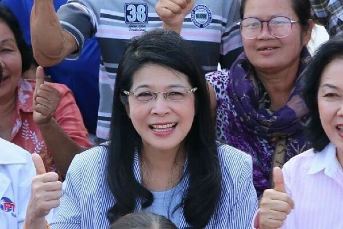 หญิงหน่อยลุยขอนแก่นรับสมัครสมาชิกเพื่อไทย