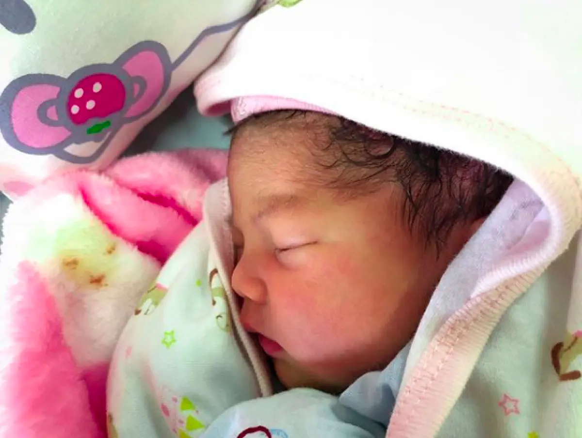 คุณพ่อป้ายแดง "ด็อจ บีมิกซ์" สุดแฮปปี้! ภรรยาผ่าคลอดลูกสาวคนแรก แข็งแรงจ้ำม่ำ