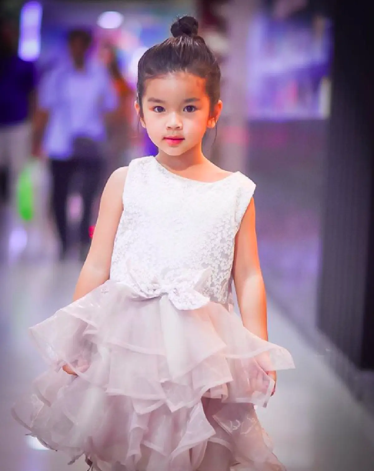 “น้องมะลิ” มาในลุคนางแบบตัวน้อย! เดินแบบครั้งแรกก็ฉายแววแล้ว