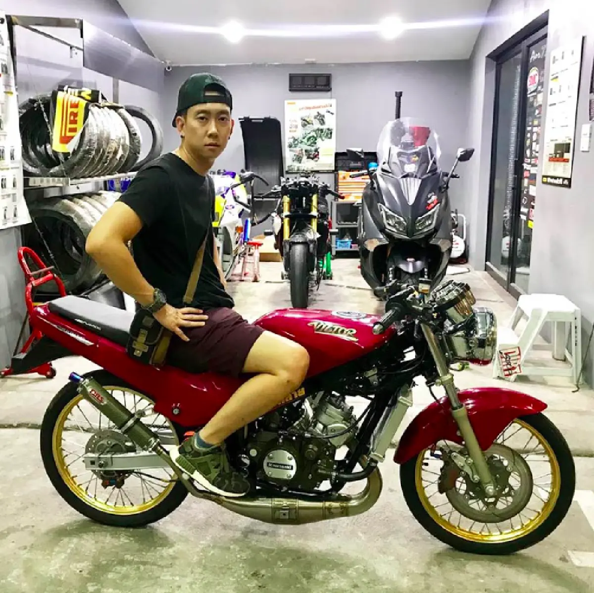 "เบนซ์ เรซซิ่ง” ส่งดอกกุหลาบแดงช่อโตให้ "แพท ณปภา” ครบรอบแต่งงาน 2 ปี