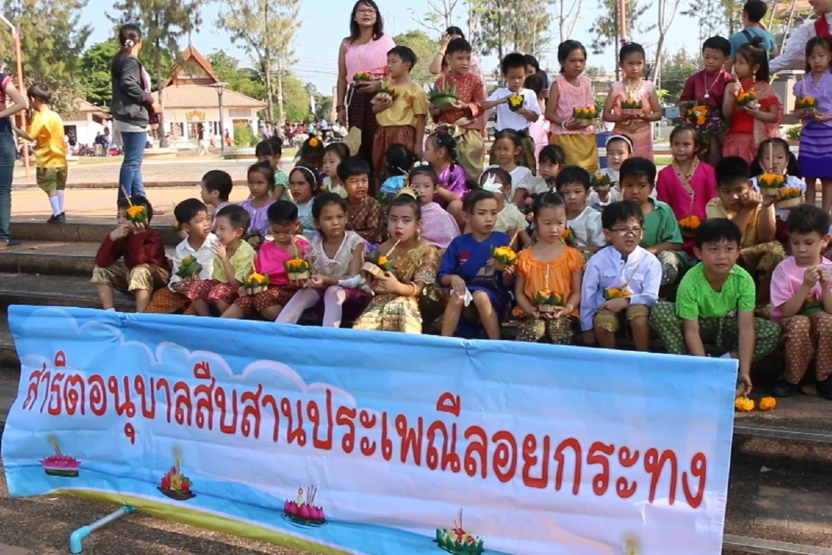 ล่วงหน้าก่อน1วันเด็กๆขอนแก่นสวมชุดไทยลอยกระทงบึงศรีฐาน