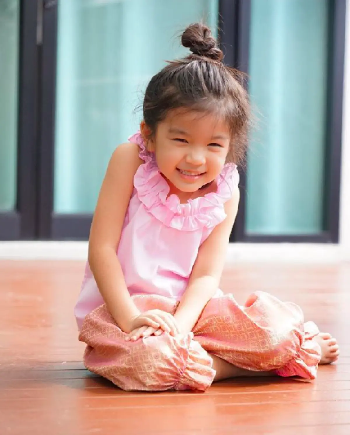 “น้องมะลิ” มาในลุคนางแบบตัวน้อย! เดินแบบครั้งแรกก็ฉายแววแล้ว